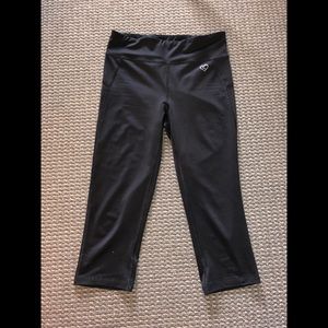 black cropped leggings